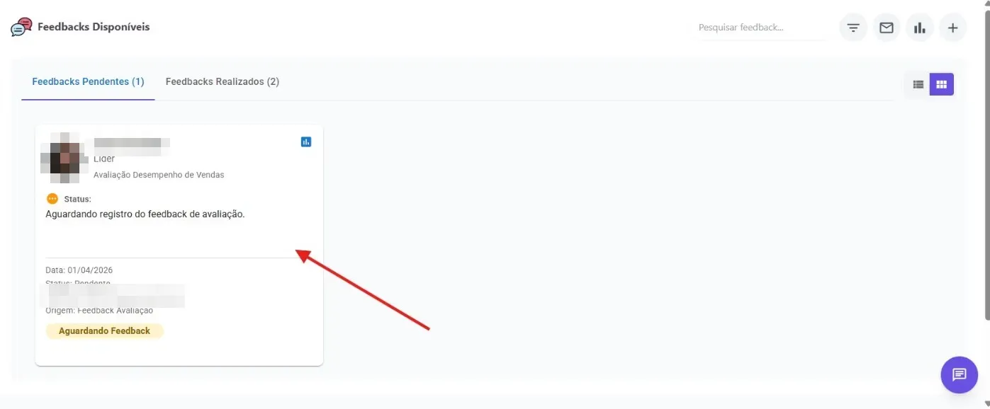 Aba Feedbacks Pendentes com um card de avaliação mostrando o nome da avaliação, o avaliador e a etiqueta Aguardando Feedback